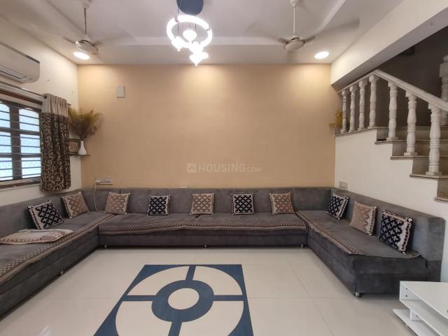 5 BHK Independent House in Naranpura for resale Ahmedabad. The reference number is 20643227