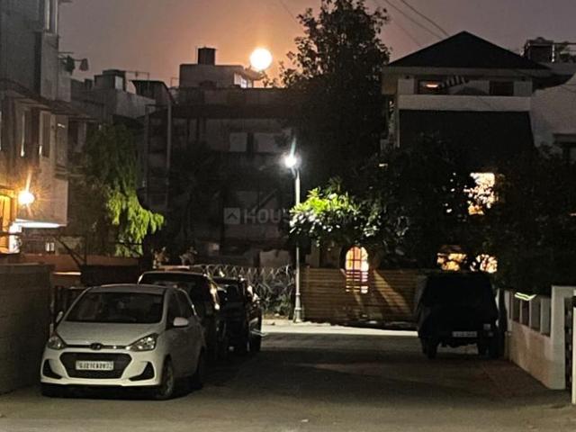 5 BHK Independent House in Navrangpura for resale Ahmedabad. The reference number is 18111923