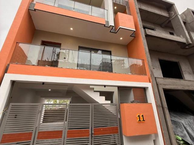 5 BHK Independent House in New Althan for resale Surat. The reference number is 19548472