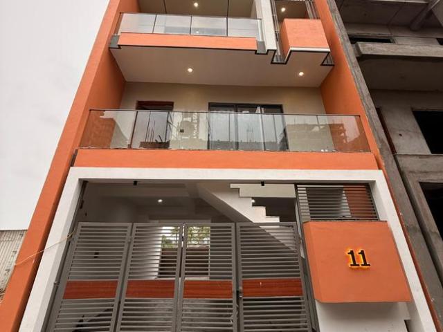 5 BHK Independent House in New Althan for resale Surat. The reference number is 19548472