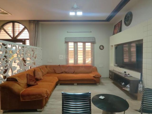 5 BHK Independent House in Prahlad Nagar for resale Ahmedabad. The reference number is 20211916