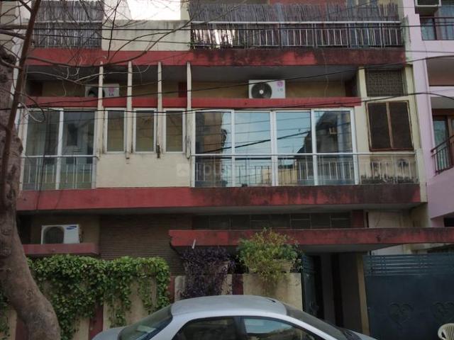 5 BHK Independent House in Safdarjung Enclave for resale New Delhi. The reference number is 13582101