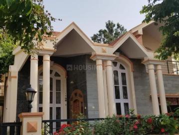 5 BHK Independent House in Sarjapur for resale Bengaluru. The reference number is 20499080