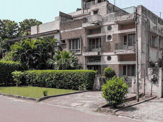 5 BHK Independent House in Sector 11 for resale Chandigarh. The reference number is 20144843