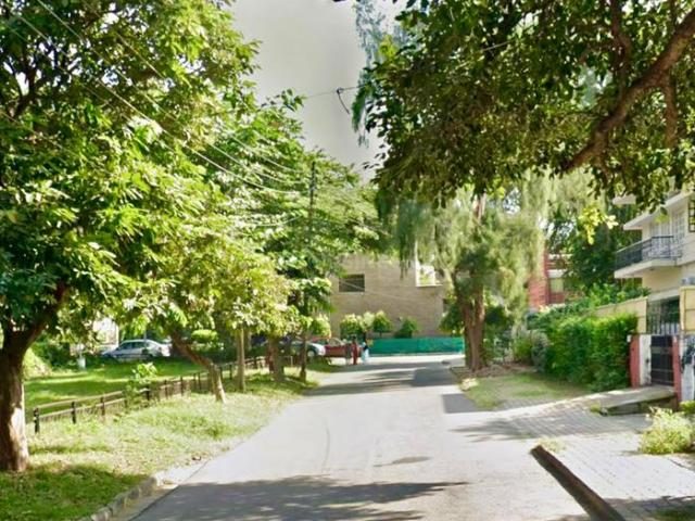 5 BHK Independent House in Sector 11 for resale Chandigarh. The reference number is 20611085