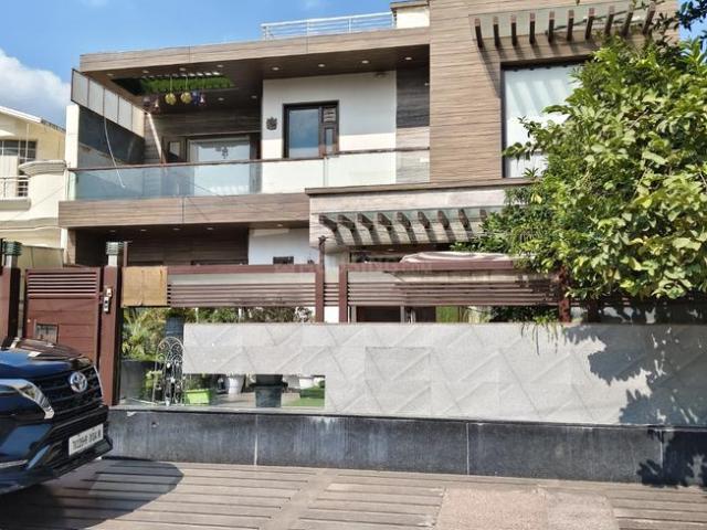 5 BHK Independent House in Sector 12 for resale Panchkula. The reference number is 20644488