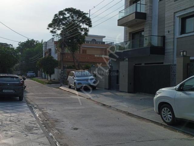 5 BHK Independent House in Sector 14 for resale Faridabad. The reference number is 18356026
