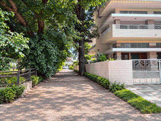 5 BHK Independent House in Sector 18 for resale Chandigarh. The reference number is 21179873