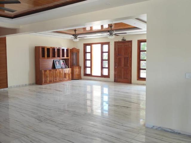 5 BHK Independent House in Sector 33 for rent Chandigarh. The reference number is 21305363