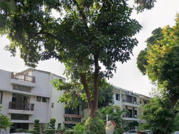 5 BHK Independent House in Sector 33 for resale Chandigarh. The reference number is 20358919