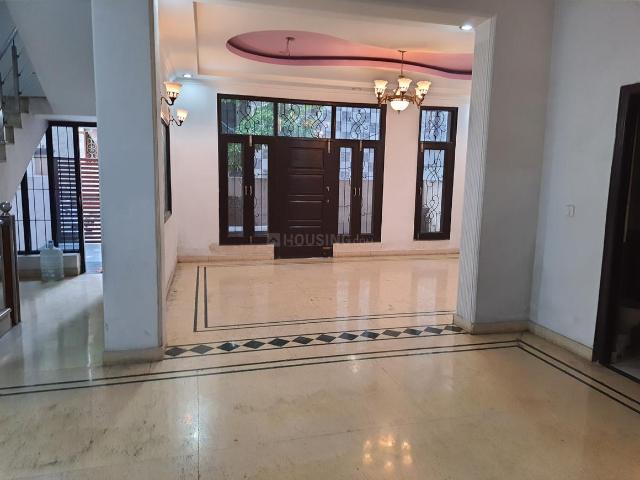 5 BHK Independent House in Sector 36 for resale Noida. The reference number is 19550552