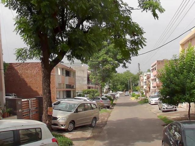 5 BHK Independent House in Sector 37 for resale Chandigarh. The reference number is 19591914
