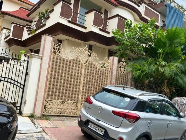 5 BHK Independent House in Sector 39 for resale Noida. The reference number is 21353377