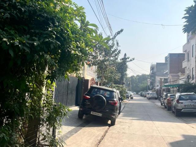 5 BHK Independent House in Sector 7 for resale Faridabad. The reference number is 20921938
