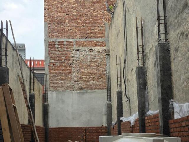 5 BHK Independent House in Sector 7 for resale Gurgaon. The reference number is 21046490