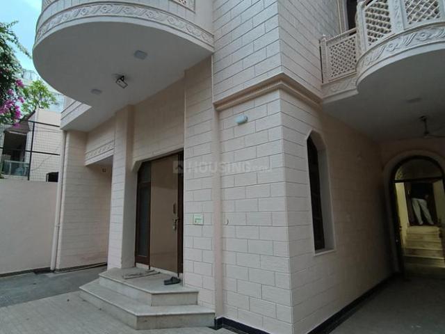 5 BHK Independent House in Sector 40 for rent Noida. The reference number is 21207919