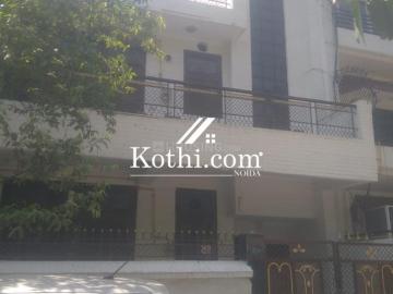 5 BHK Independent House in Sector 41 for resale Noida. The reference number is 20296509
