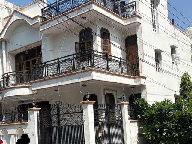 5 BHK Independent House in Sector 41 for resale Noida. The reference number is 21288123