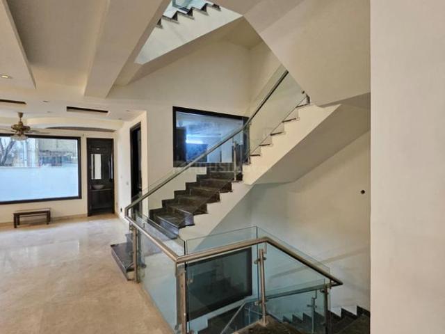 5 BHK Independent House in Sector 43 for rent Gurgaon. The reference number is 21285589