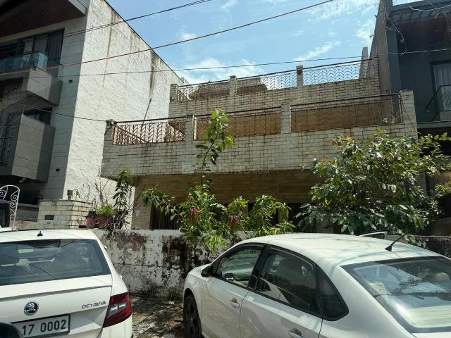 5 BHK Independent House in Sector 4 for resale Panchkula. The reference number is 21000234
