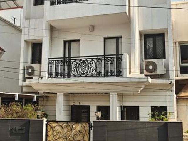 5 BHK Independent House in Subhanpura for resale Vadodara. The reference number is 18773141