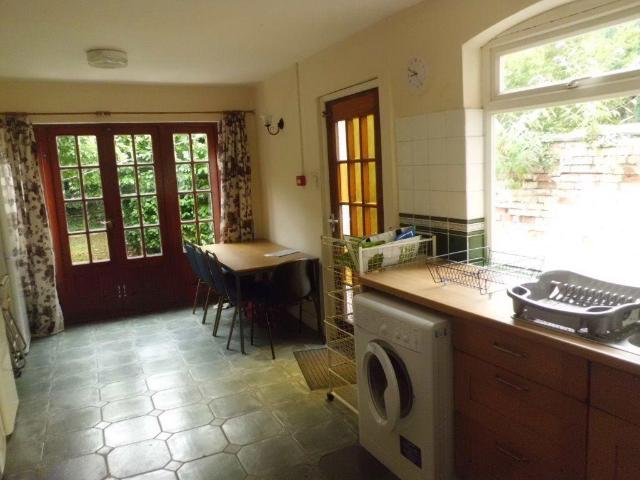 5 Bournbrook Road, B29 7BL 7 bed house to rent £3,488 pcm £805 pw