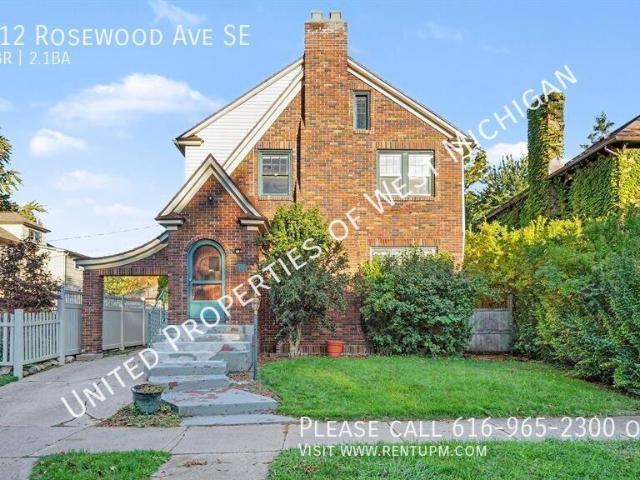 5 BR, 2.5 BA Apartment 612 Rosewood Ave SE, East Grand Rapids, MI 49506