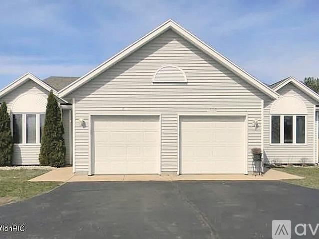 5 BR, 2.5 BA Apartment 763 76th St SE, Unit 763, Grand Rapids, MI 49508