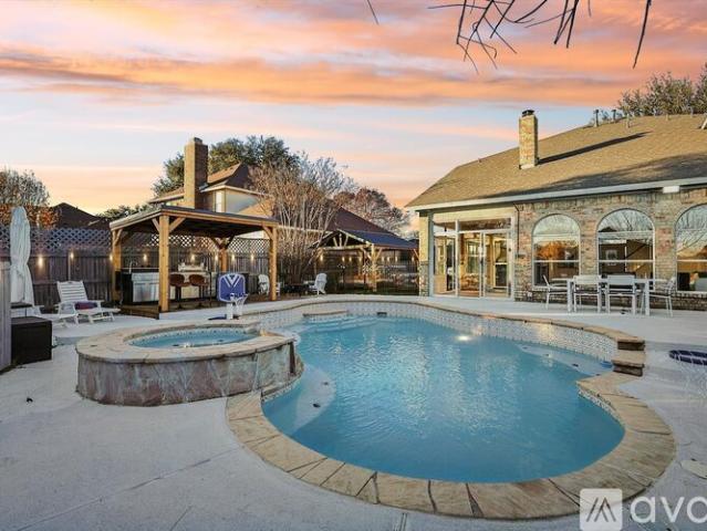 5 BR, 2.5 BA Apartment 806 Longleaf Dr, DeSoto, TX 75115
