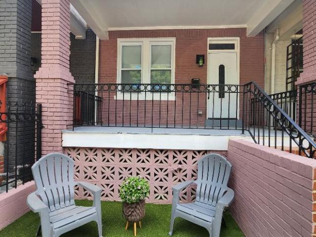 5 Br, 2 bath, Single Family 1223 Staples Street NE