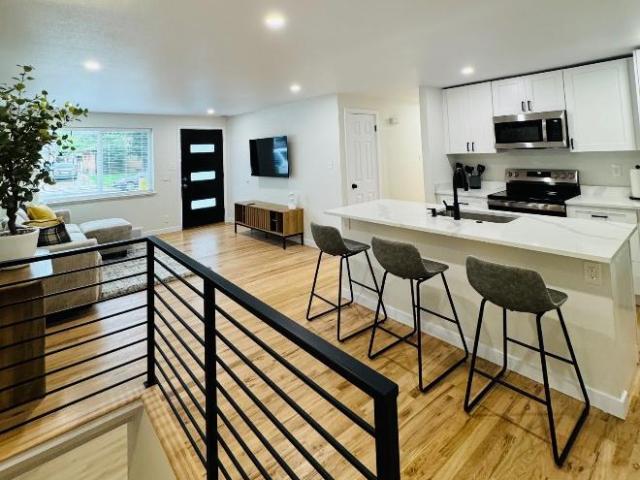 5 Br, 2 bath, Single Family 8551 Circle Dr