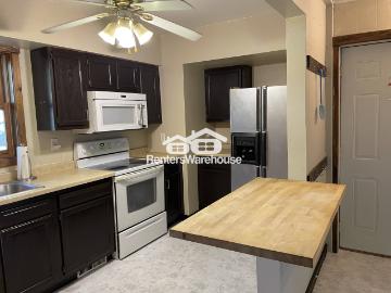 5 BR, 2 BA Apartment 1509 8th St E, Menomonie, WI 54751