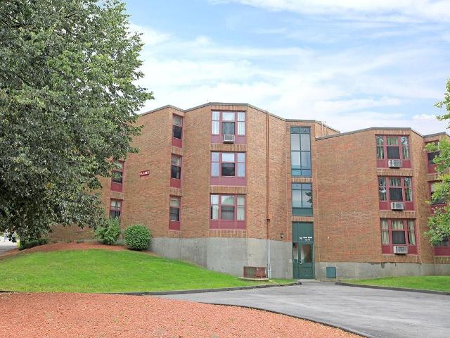 5 BR, 2 BA Apartment 16 Laurel St Worcester, MA 01608