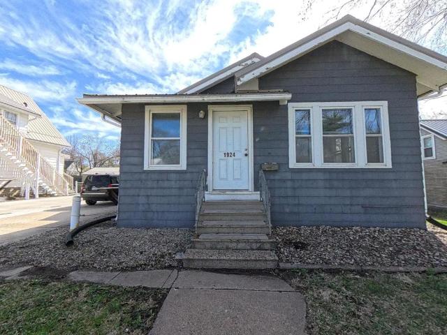 5 BR, 2 BA Apartment 1924 Olive St Unit 1924 Olive St, Cedar Falls, IA 50613