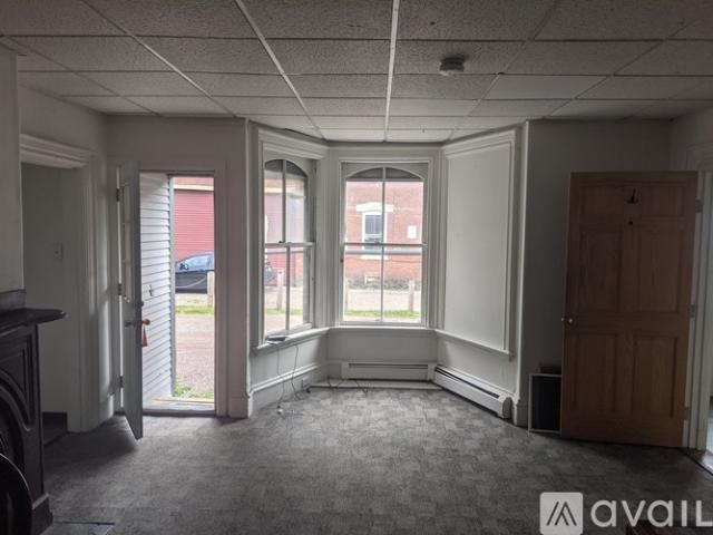 5 BR, 2 BA Apartment 110 North Union Street, Unit 1, Burlington, VT 05401