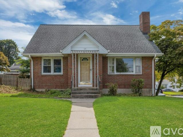 5 BR, 2 BA Apartment 115 Beauvue Terrace, Bridgeport, CT 06606