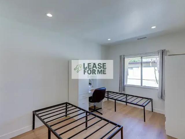 5 BR, 2 BA Apartment 1279 W 38th St, Los Angeles, CA 90037