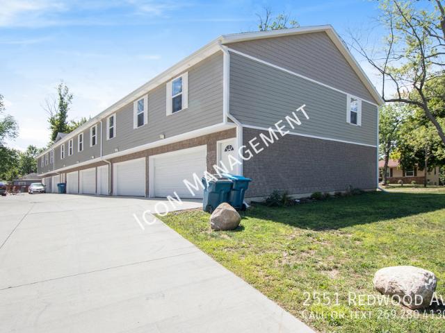 5 BR, 2 BA Apartment 2551 Redwood Ave, Kalamazoo, MI 49006