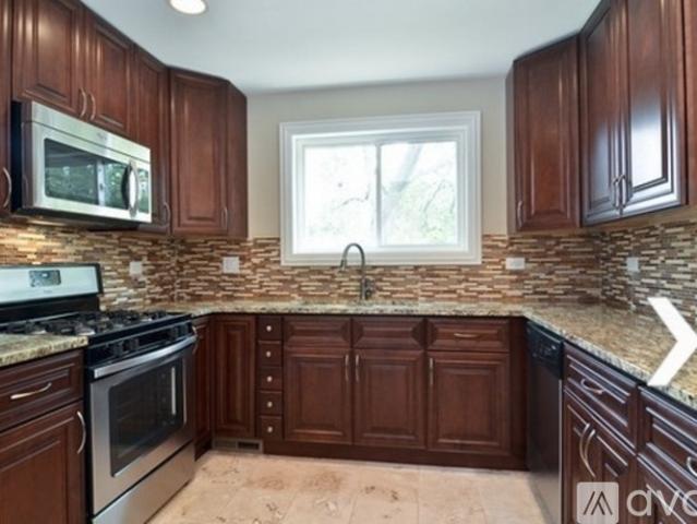 5 BR, 2 BA Apartment 3860 Jarvis Avenue, Skokie, IL 60076
