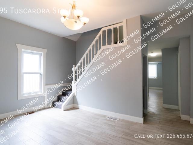 5 BR, 2 BA Apartment 395 Tuscarora Street, Windsor, ON N9A 3L8