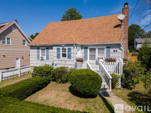 5 BR, 2 BA Apartment 30 Florence Ave, Milford, CT 06460