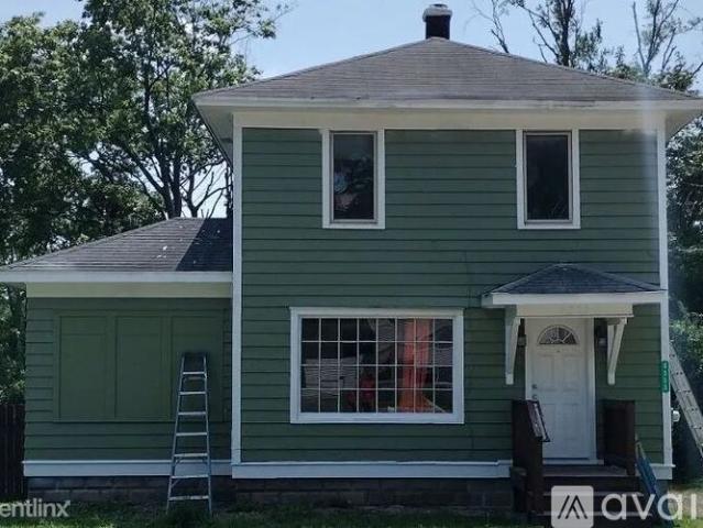 5 BR, 2 BA Apartment 4303 W Michigan Ave, Kalamazoo, MI 49006