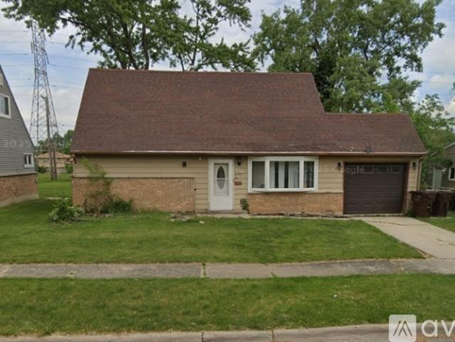 5 BR, 2 BA Apartment 436 Winnebago St, Park Forest, IL 60466