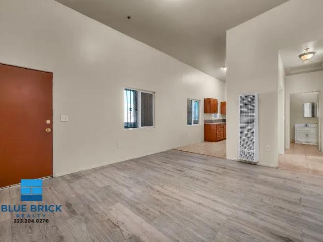5 BR, 2 BA Apartment 5869 S Figueroa St, Los Angeles, CA 90003