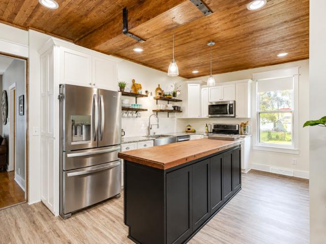5 BR, 2 BA Apartment 511 W. Wisconsin Street, Portage, WI 53901
