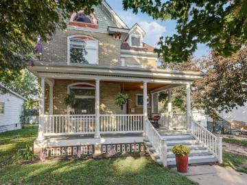 5 BR, 2 BA Apartment 511 W. Wisconsin Street, Portage, WI 53901