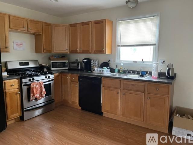 5 BR, 2 BA Apartment 539 Admiral Street, Unit 1st Floor, Providence, RI 02908