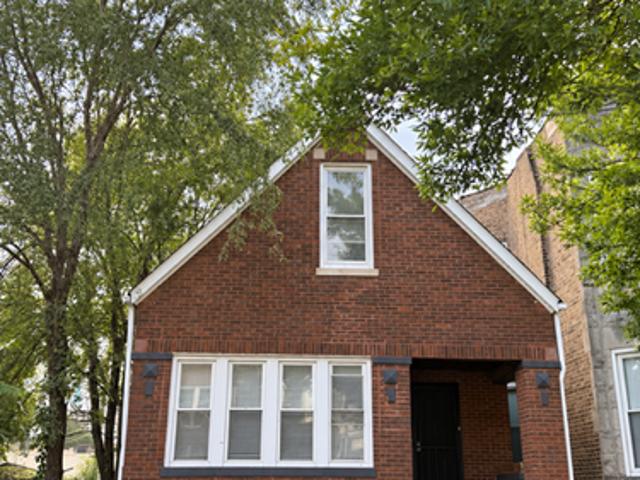 5 BR, 2 BA Apartment 7042 S Vernon Ave, Chicago, IL 60637