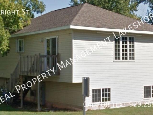 5 BR, 2 BA Apartment 820 Wright St Oshkosh, WI 54901