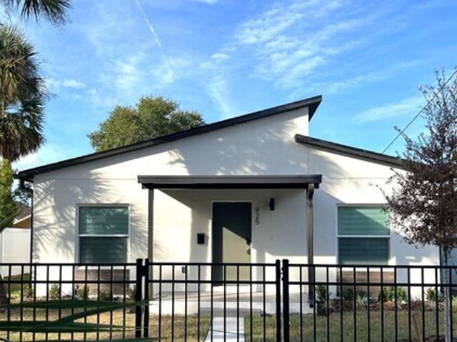 5 BR, 2 BA Apartment 925 13 Th Ave S, St. Petersburg, FL 33705